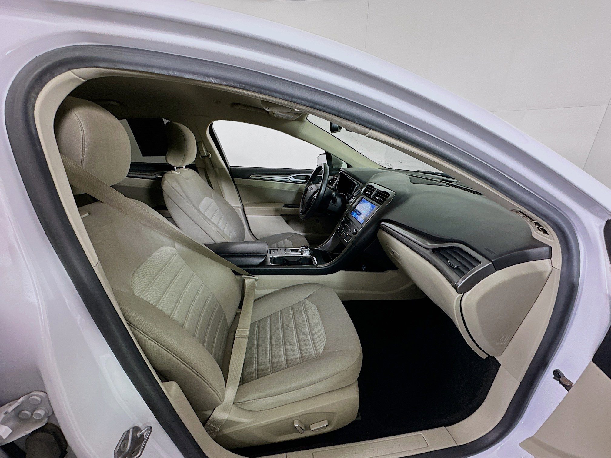 Used 2019 Ford Fusion SE image 32