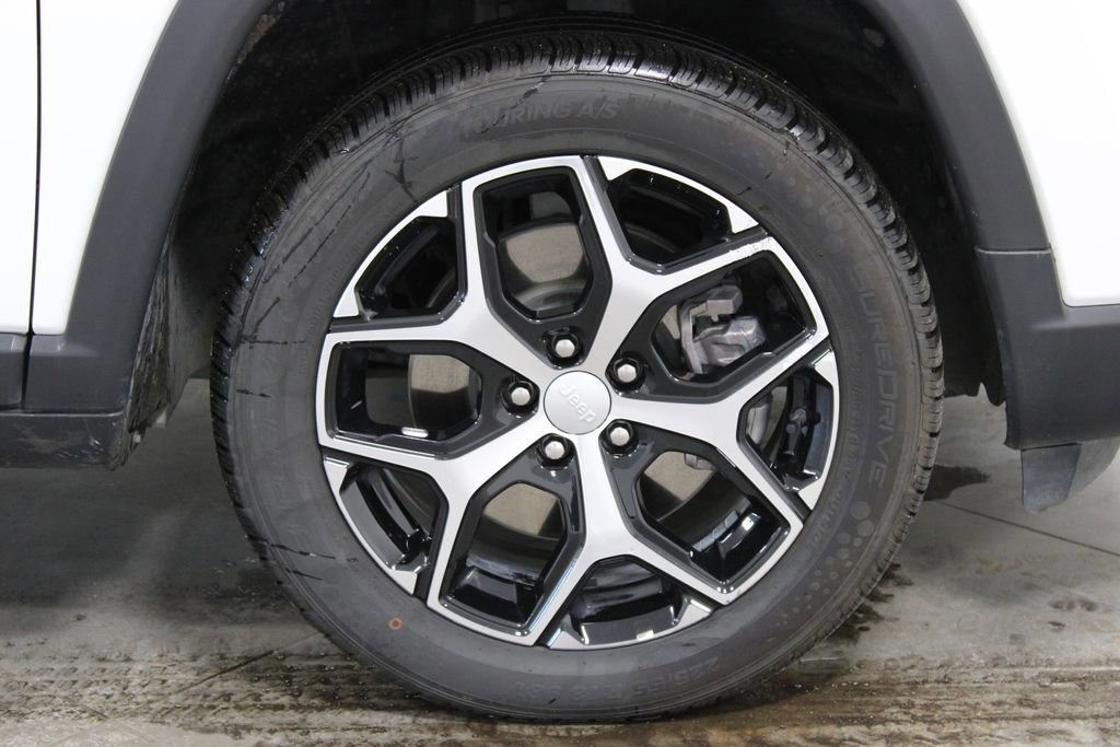 Used 2024 Jeep Compass Limited image 13