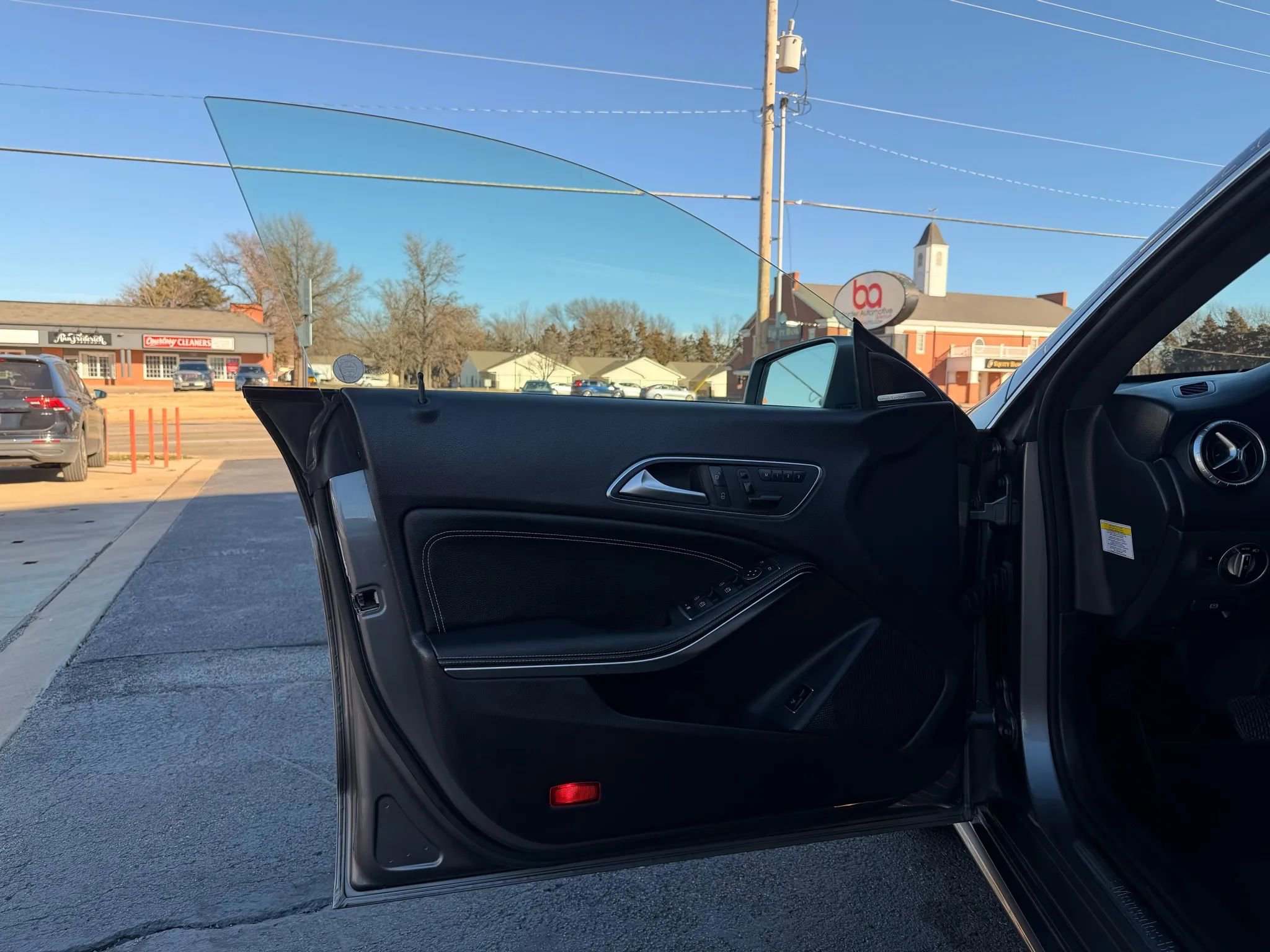 Used 2014 Mercedes-Benz CLA 250 image 9