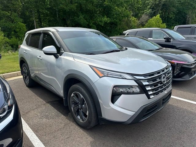 Used 2025 Nissan Rogue SV FWD image 3
