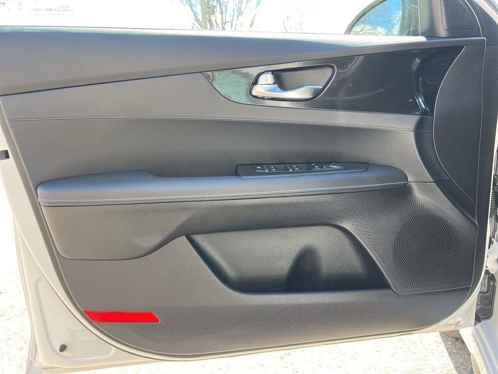 Certified 2023 Kia Forte GT-Line image 12