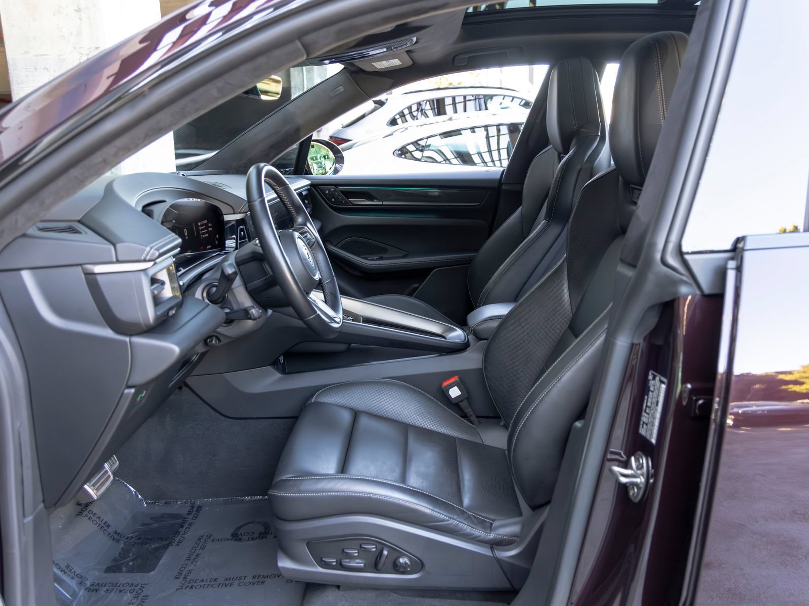 Certified 2024 Porsche Macan Turbo Electric AWD/4WD image 29