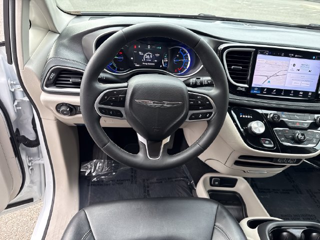 Used 2024 Chrysler Pacifica Limited FWD image 18