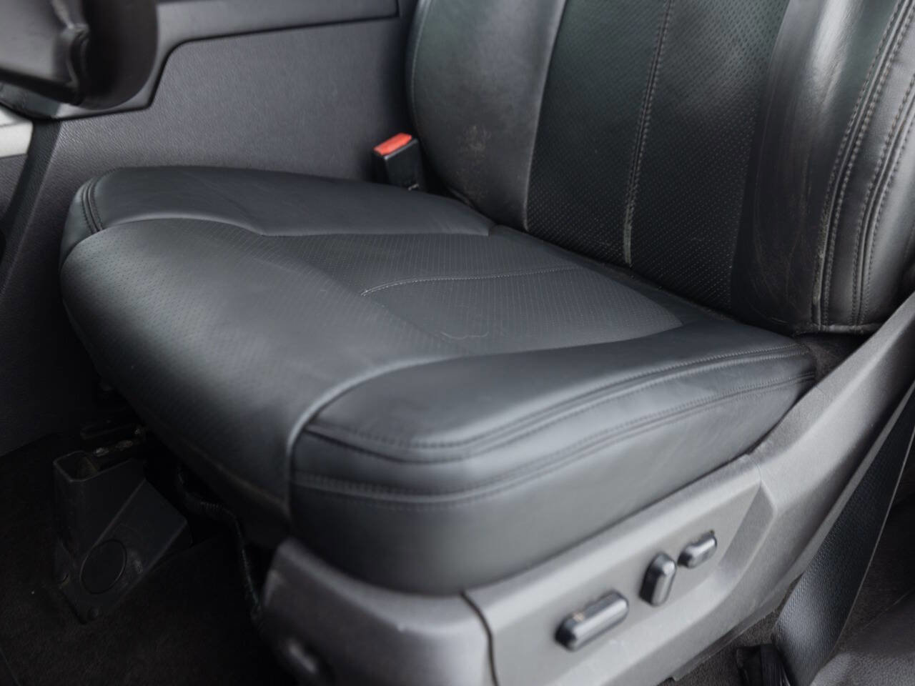 Used 2015 Ford F250 Platinum w/ FX4 Off-Road Package AWD/4WD image 28