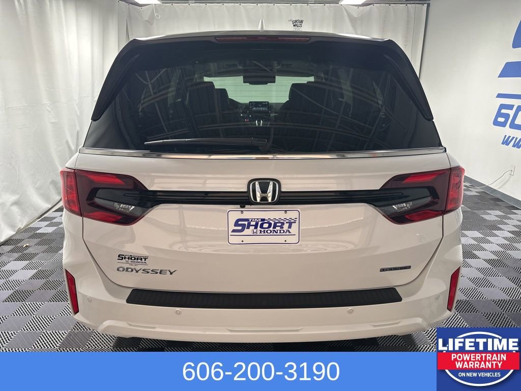 New 2026 Honda Odyssey Touring image 3