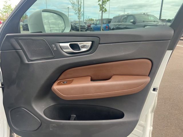 Used 2020 Volvo XC60 T5 Momentum w/ Protection Package Premier AWD/4WD image 10