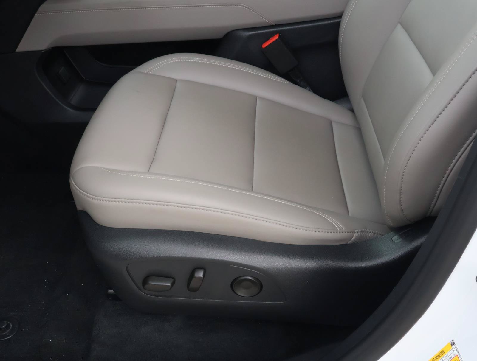 Used 2026 GMC Acadia Elevation w/ Elevation Premium Package FWD image 14