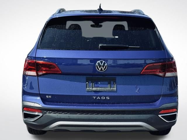 Used 2023 Volkswagen Taos SE w/ Panoramic Sunroof Package image 7