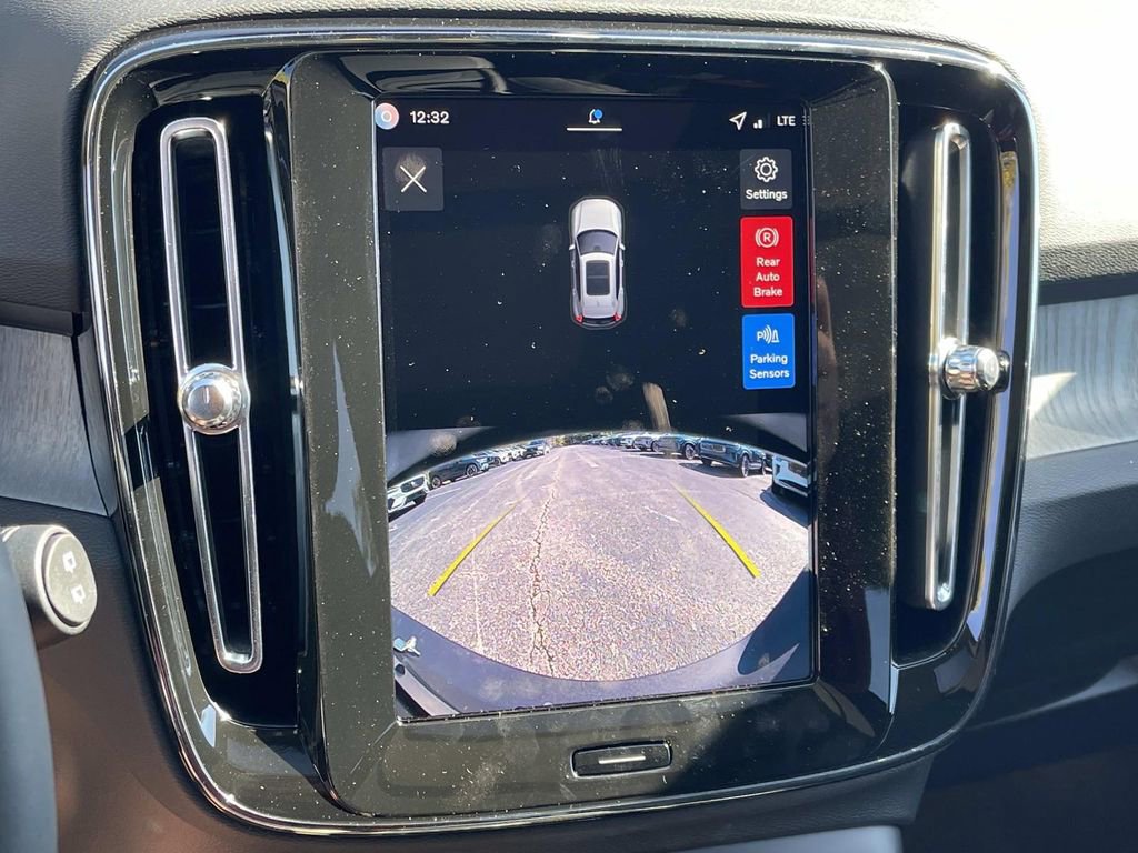 New 2026 Volvo XC40 B5 Core w/ Climate Package image 27