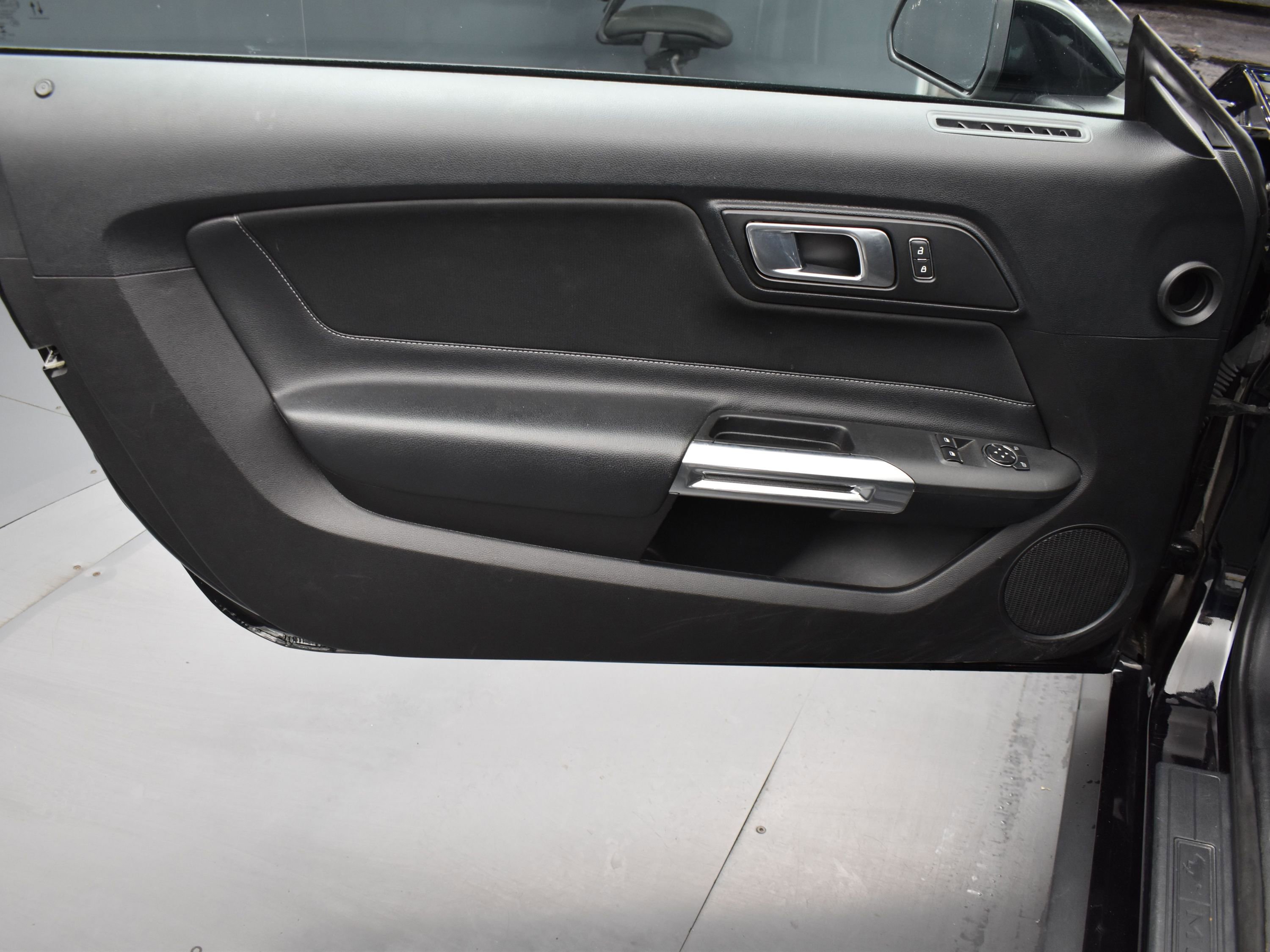 Used 2022 Ford Mustang Coupe image 7