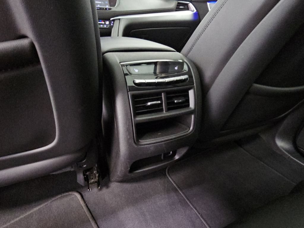 Used 2018 Cadillac XT5 Premium Luxury AWD/4WD image 32