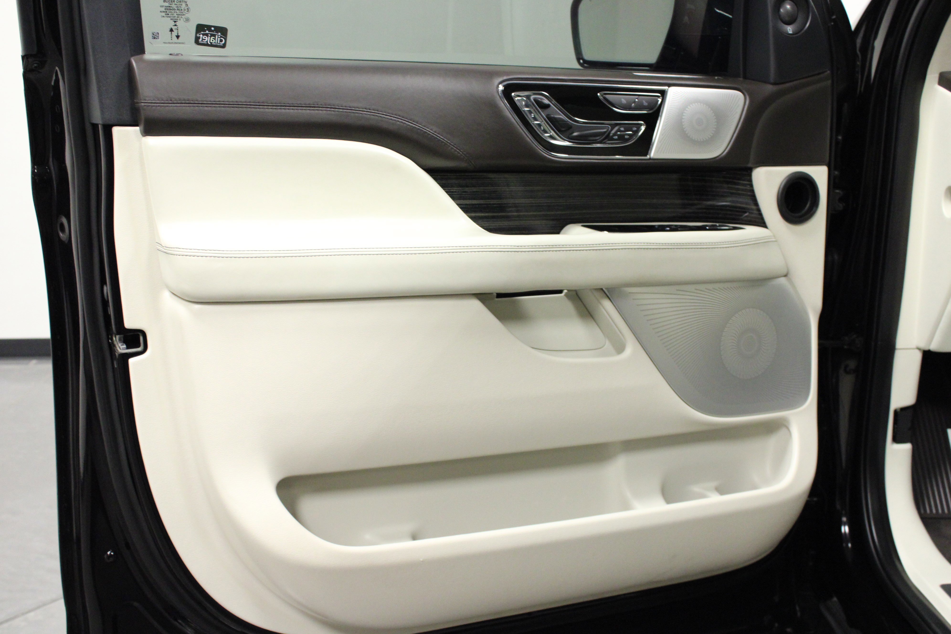 Used 2024 Lincoln Navigator Black Label image 11