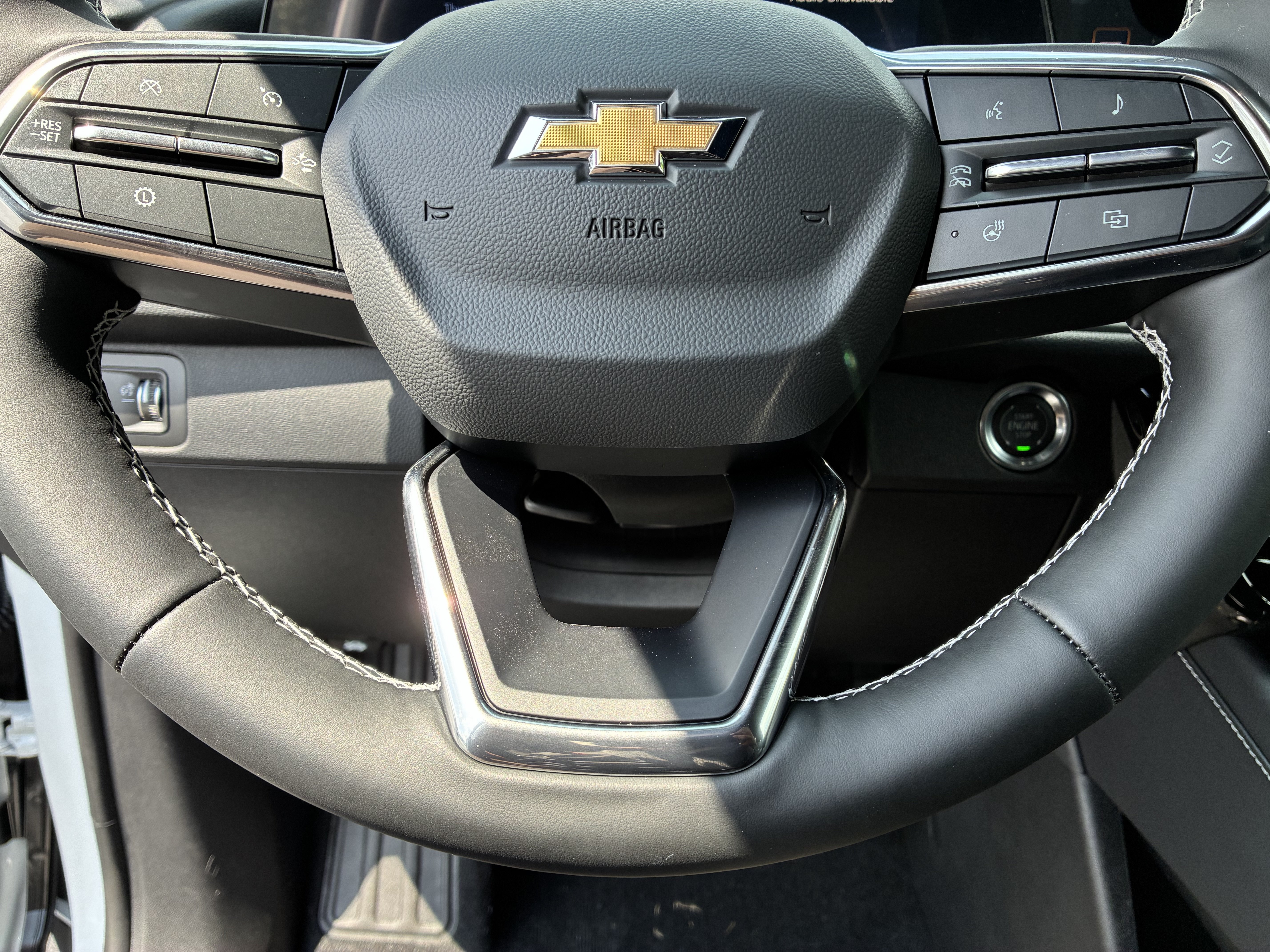 New 2027 Chevrolet Traverse LT w/ Driver Confidence Package FWD image 28