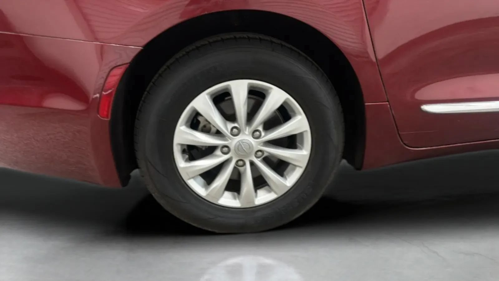 Used 2019 Chrysler Pacifica Touring-L FWD image 27