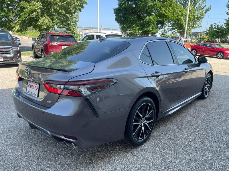 Used 2024 Toyota Camry SE image 3