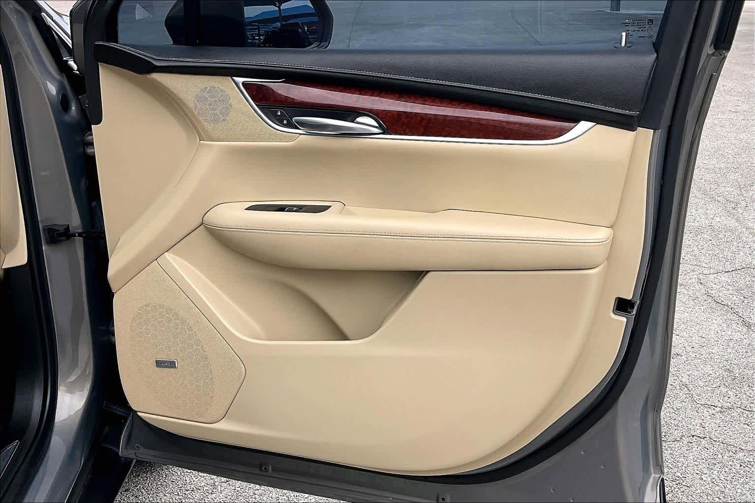 Used 2018 Cadillac XT5 Luxury FWD image 23