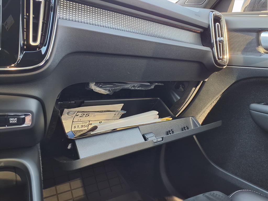 Used 2021 Volvo XC40 T5 R-Design w/ Advanced Package image 34