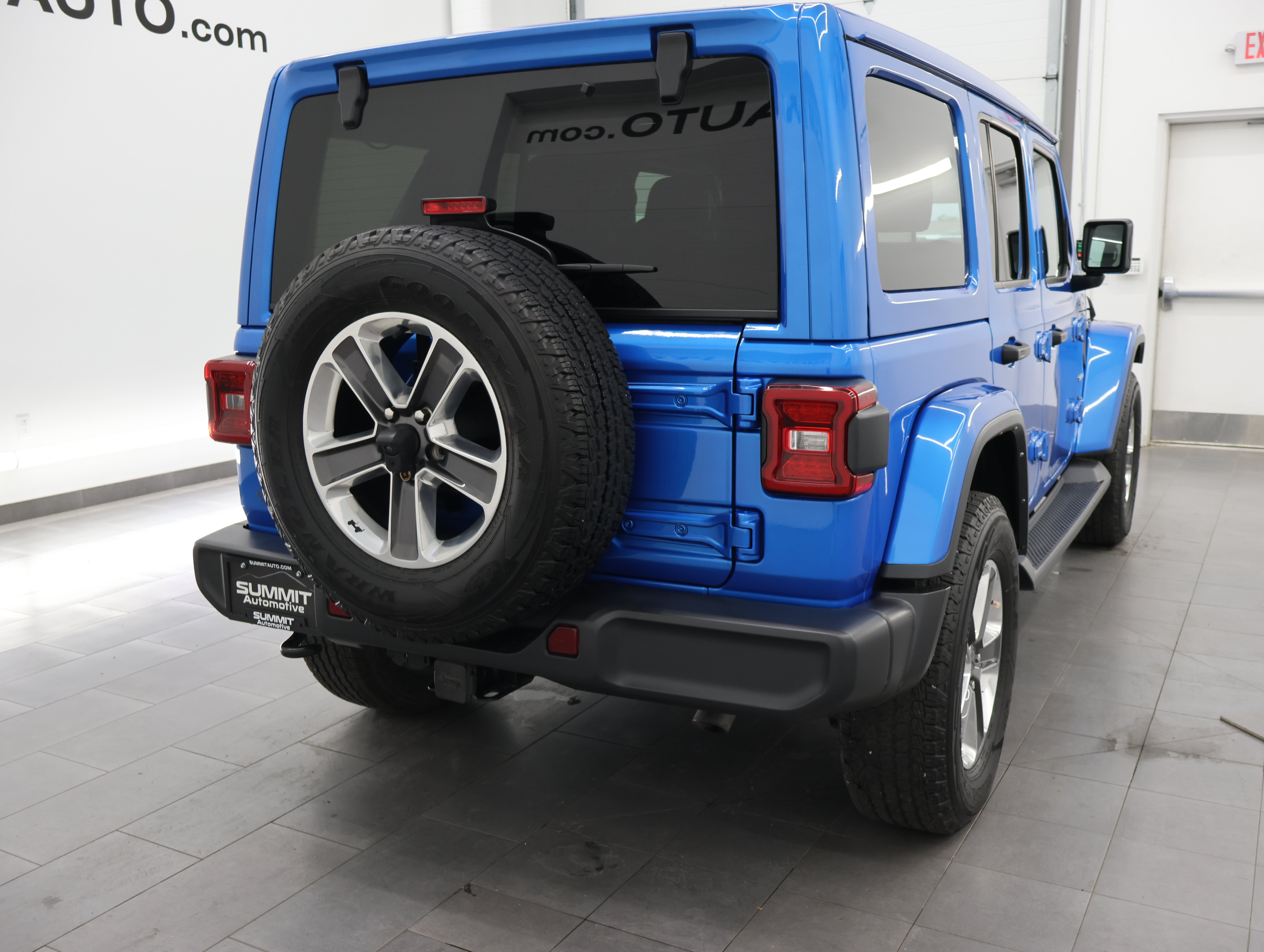 Used 2022 Jeep Wrangler Unlimited Sahara w/ LED Lighting Group AWD/4WD image 4