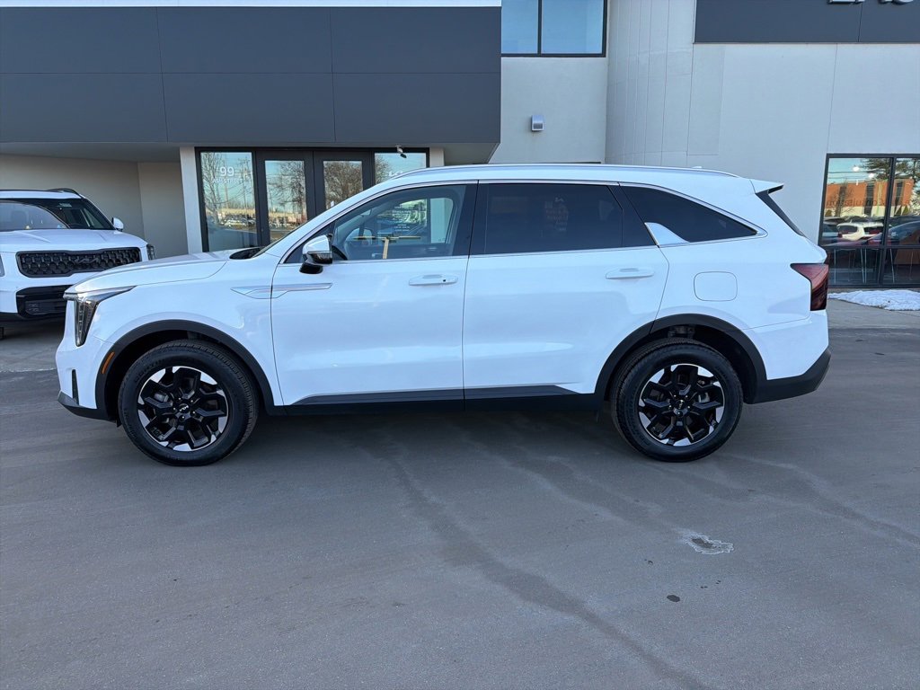 Certified 2025 Kia Sorento S image 2