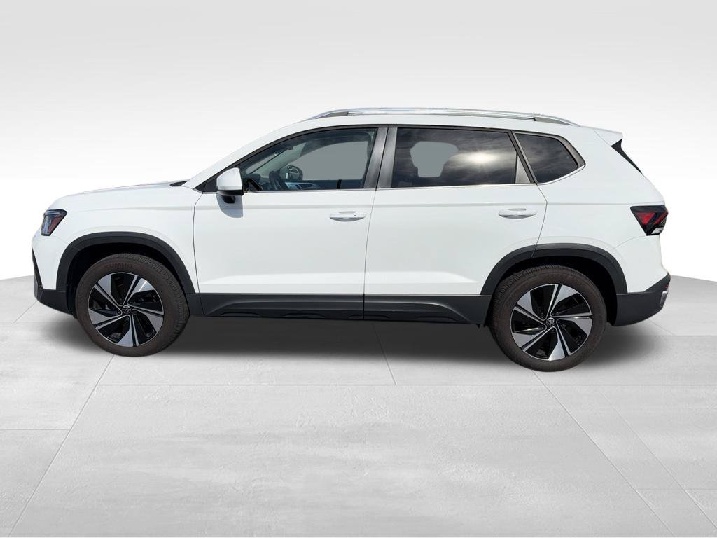 Used 2025 Volkswagen Taos SE AWD/4WD image 13
