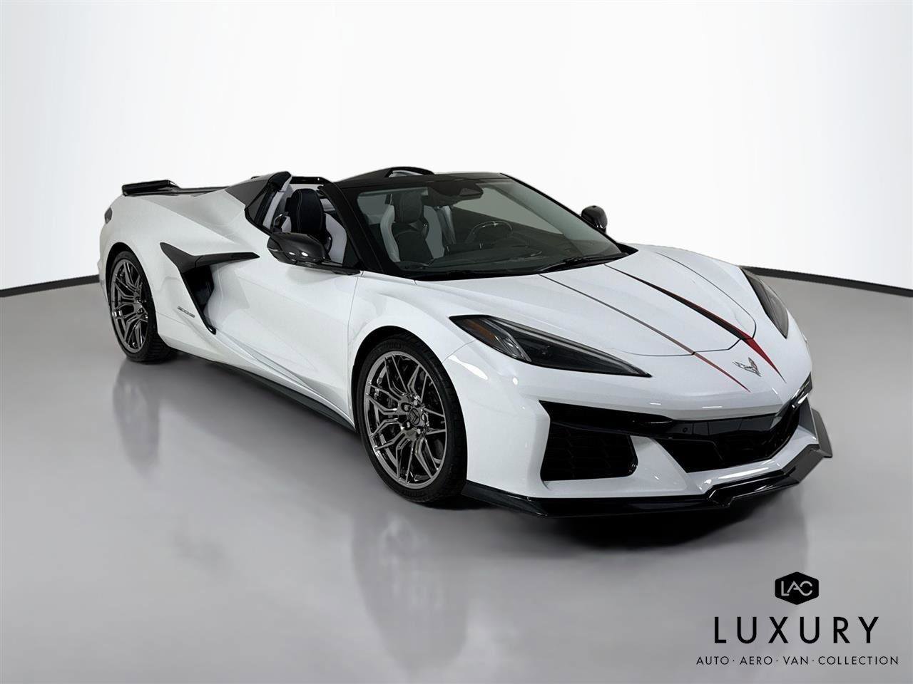 Used 2025 Chevrolet Corvette Z06 RWD image 3
