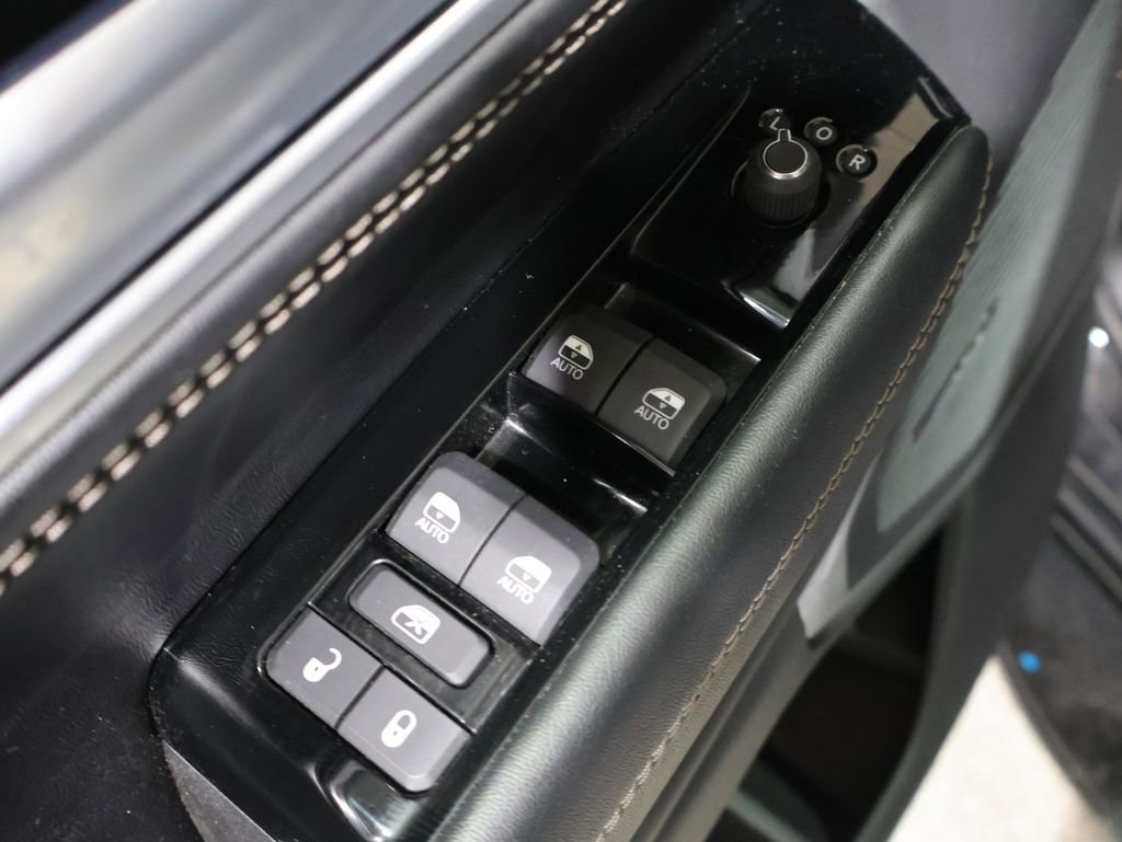 Used 2024 Jeep Wagoneer L Series II image 14