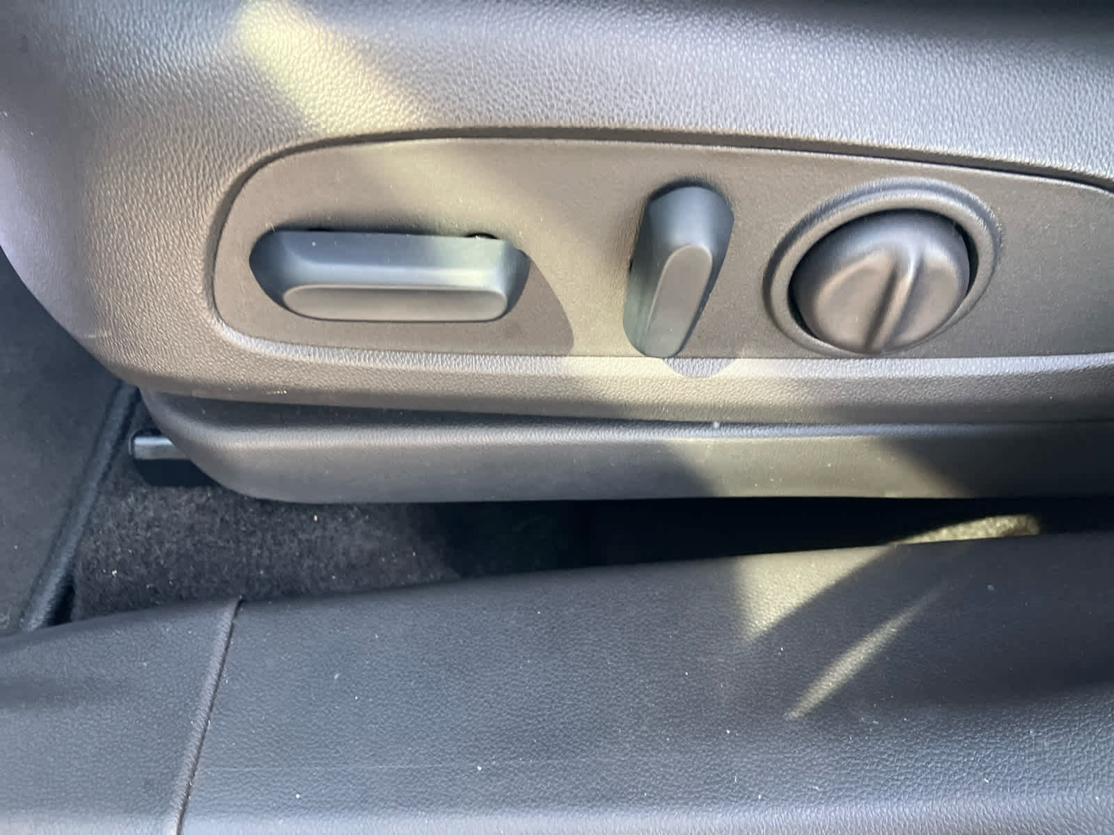 Certified 2025 Buick Encore GX Avenir image 11