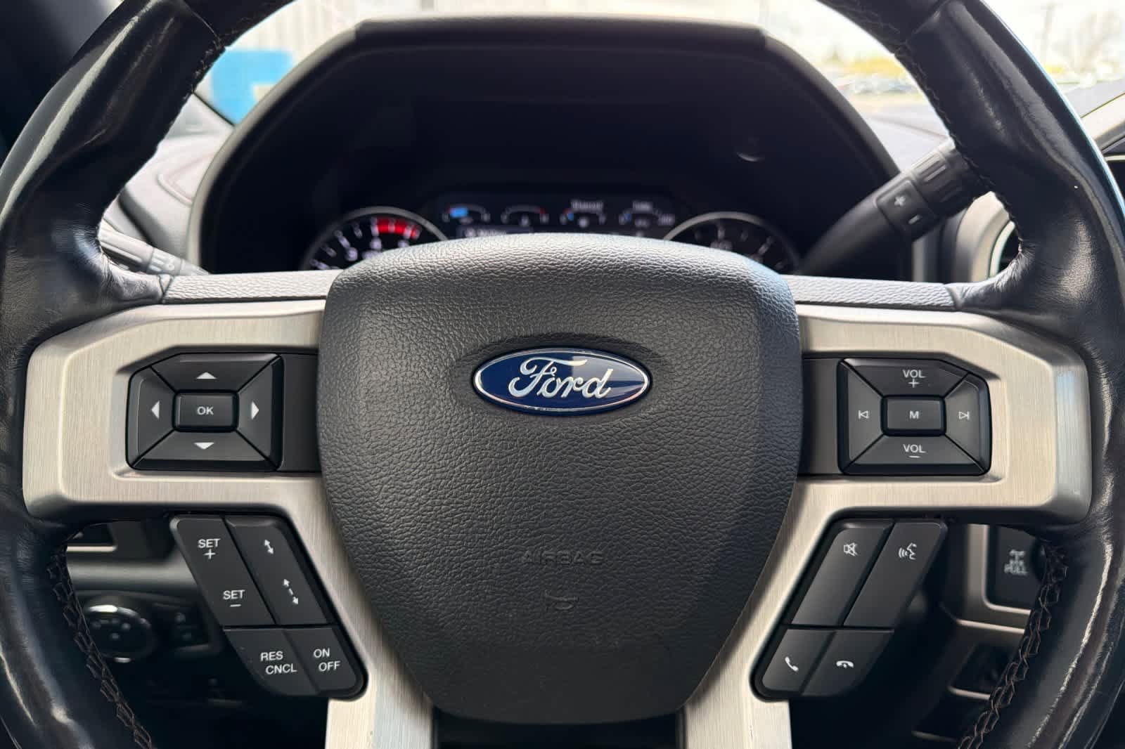 Certified 2022 Ford F350 Platinum w/ Tremor Off-Road Package AWD/4WD image 23