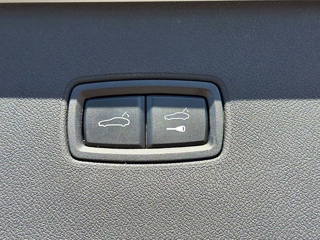 Used 2025 Porsche Cayenne AWD/4WD image 13