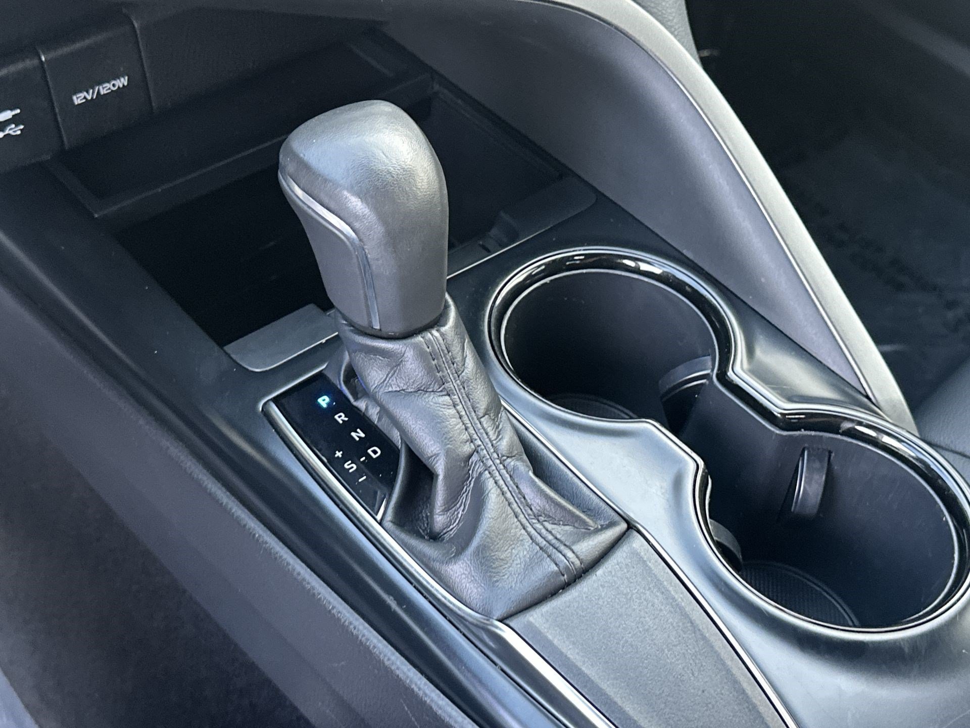 Used 2019 Toyota Camry SE FWD image 19