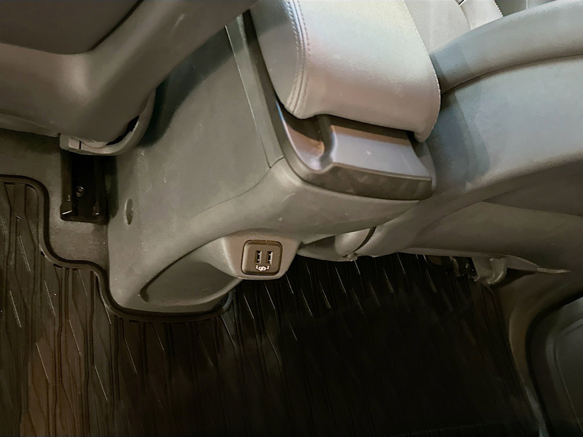 Used 2019 Chevrolet Bolt Premier w/ Infotainment Package image 27