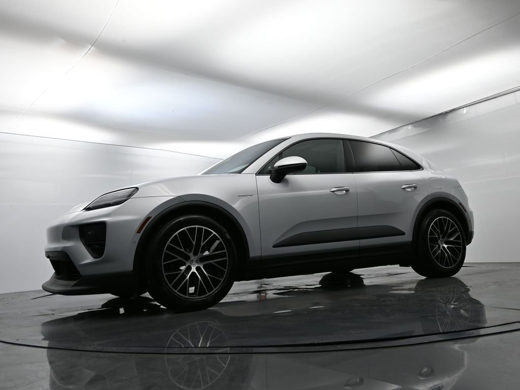 Certified 2025 Porsche Macan Electric image 46