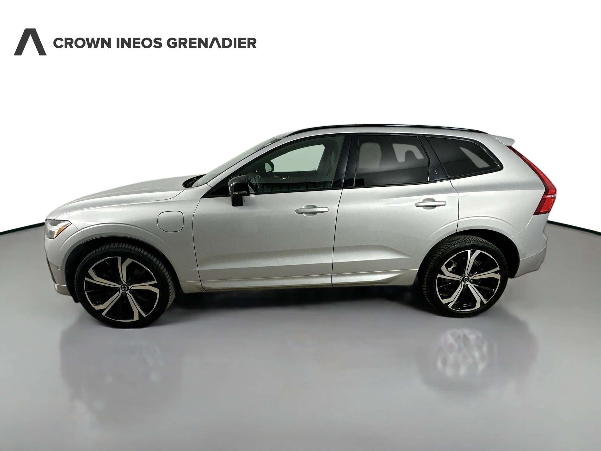 Used 2022 Volvo XC60 T8 R-Design w/ Advanced Package AWD/4WD image 5