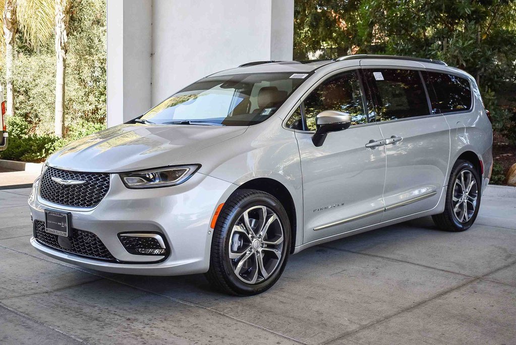 New 2026 Chrysler Pacifica Pinnacle w/ Trailer Tow Group image 3