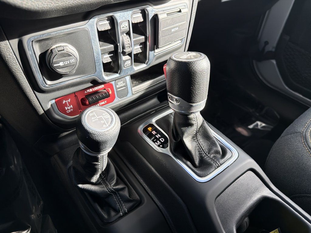 Used 2024 Jeep Wrangler Unlimited AWD/4WD image 30