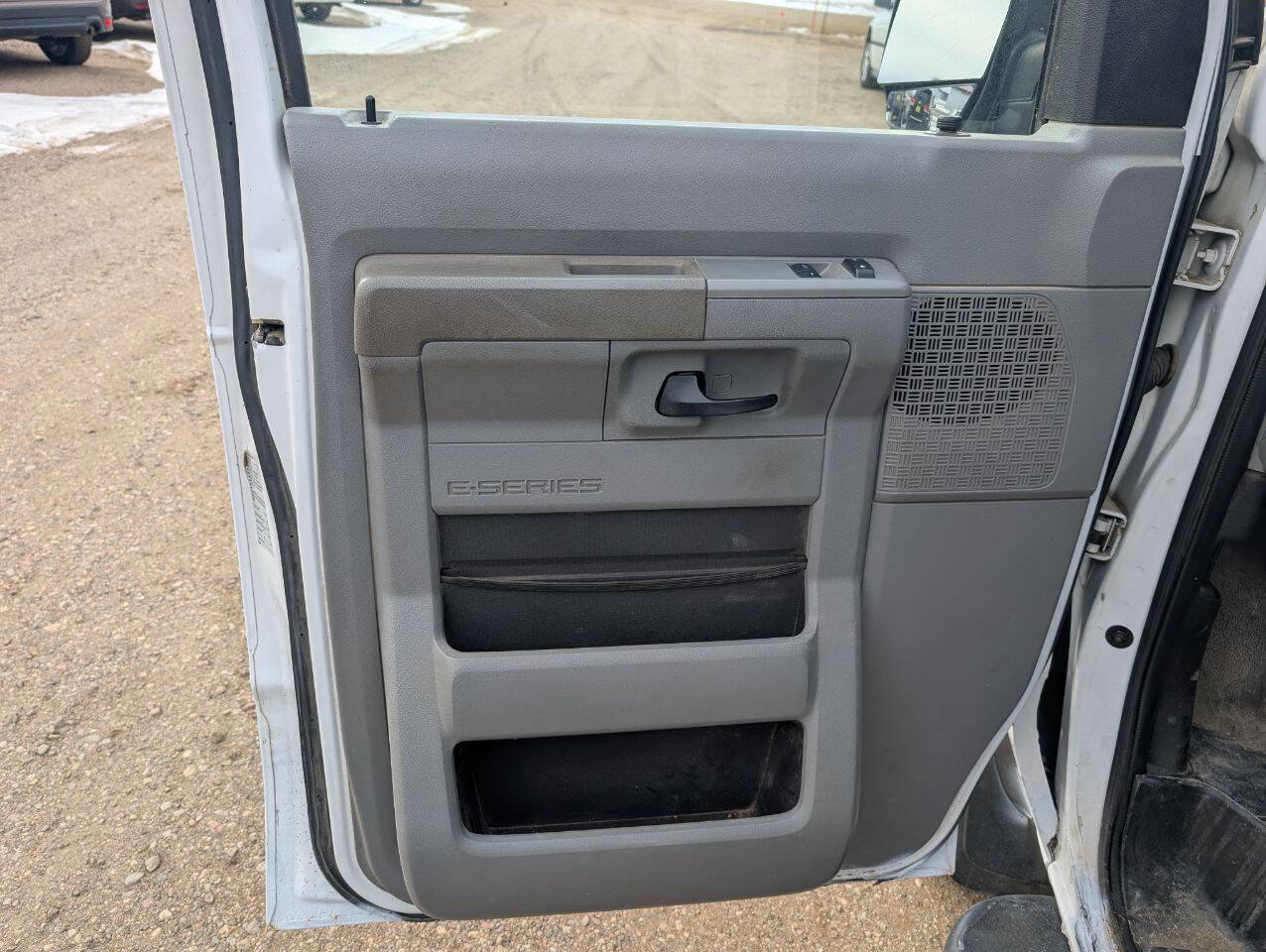 Used 2010 Ford E-250 and Econoline 250 RWD image 10