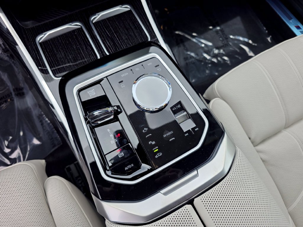 New 2026 BMW 750e xDrive w/ Executive Package AWD/4WD image 15
