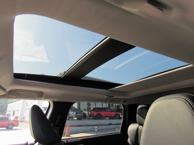 New 2025 Mitsubishi Outlander SE image 15