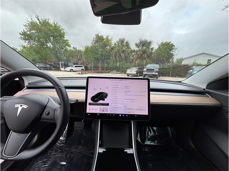 Used 2018 Tesla Model 3 Mid Range image 11