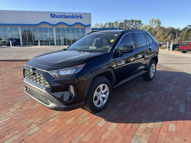 Used 2021 Toyota RAV4 LE image 1