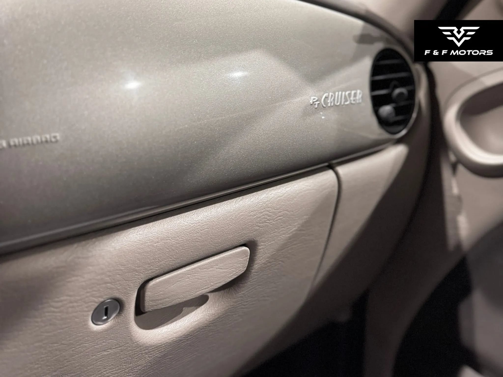 Used 2004 Chrysler PT Cruiser FWD image 10