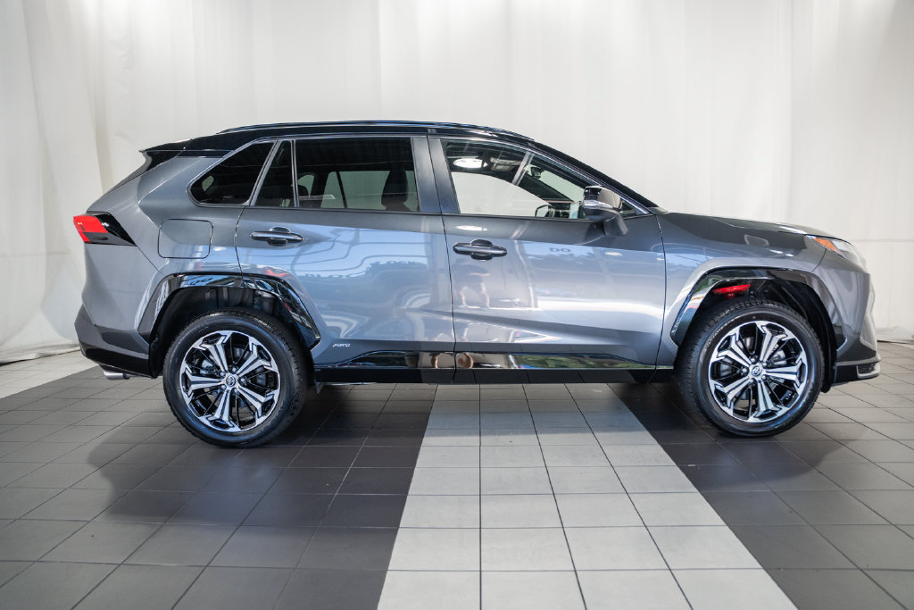 Certified 2025 Toyota RAV4 XSE w/ Weather Package AWD/4WD image 3