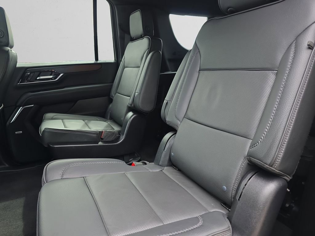 Used 2025 GMC Yukon XL Denali AWD/4WD image 13