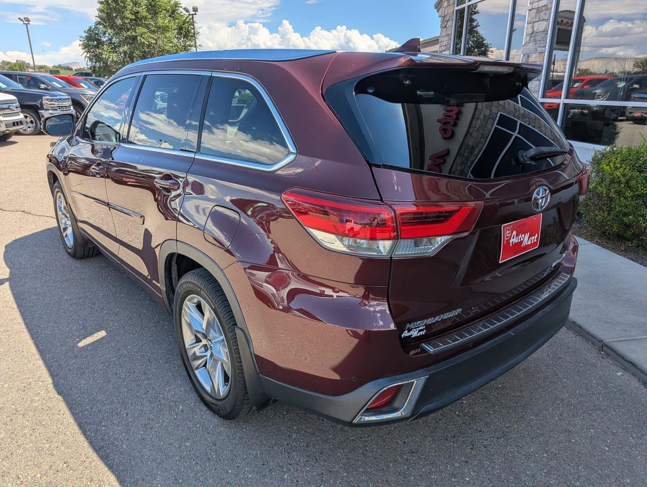 Used 2017 Toyota Highlander Limited AWD/4WD image 4