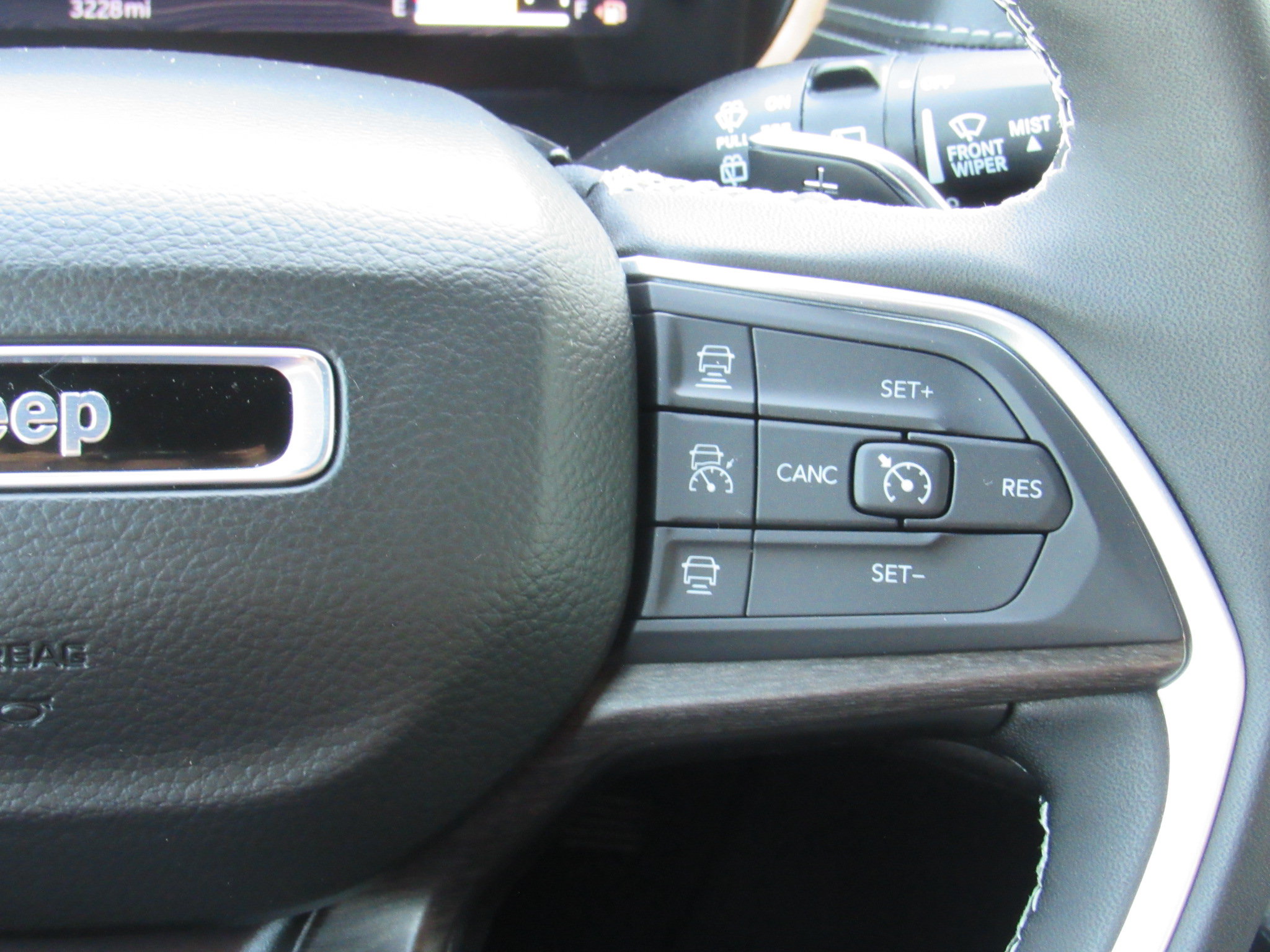 Used 2025 Jeep Grand Cherokee Limited AWD/4WD image 20