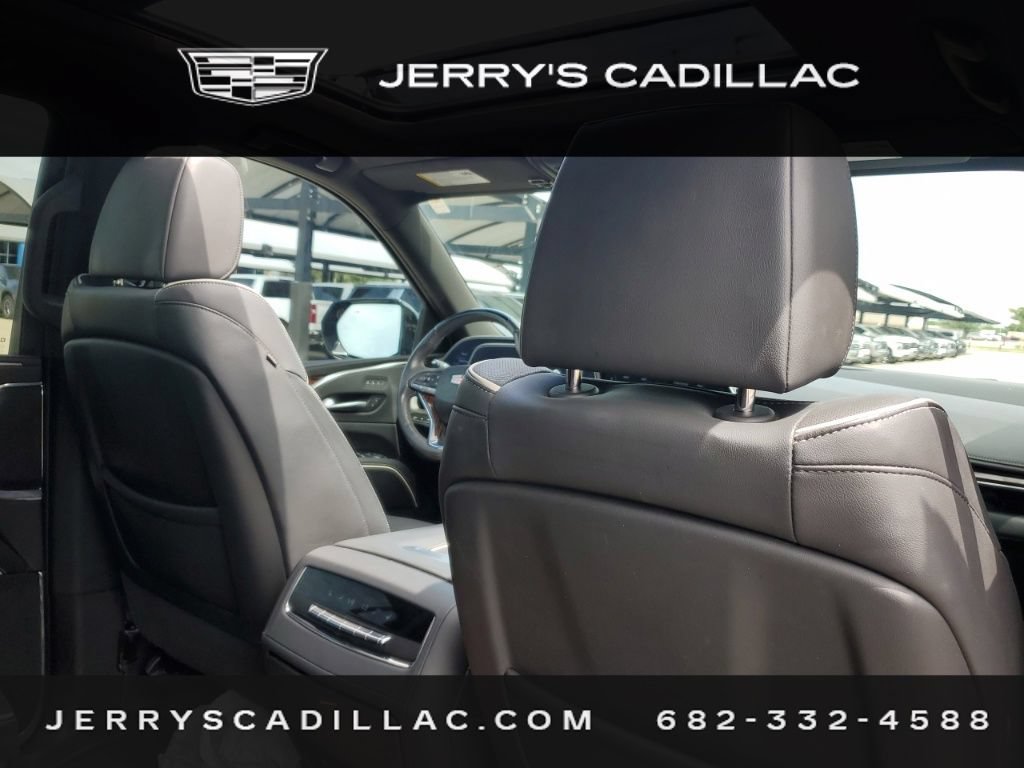 Used 2023 Cadillac Escalade Premium Luxury AWD/4WD image 10