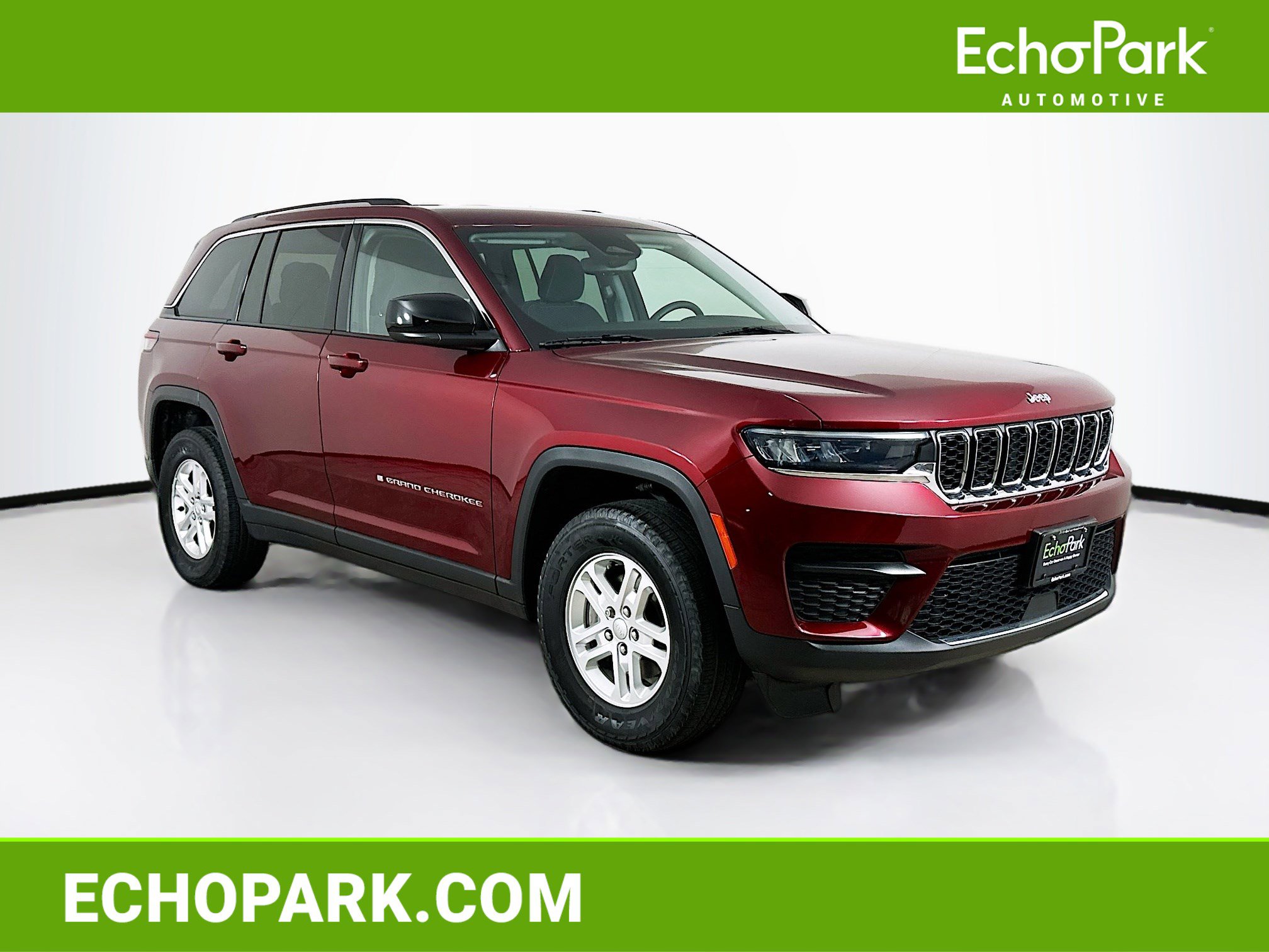 Used 2023 Jeep Grand Cherokee Laredo AWD/4WD image 1
