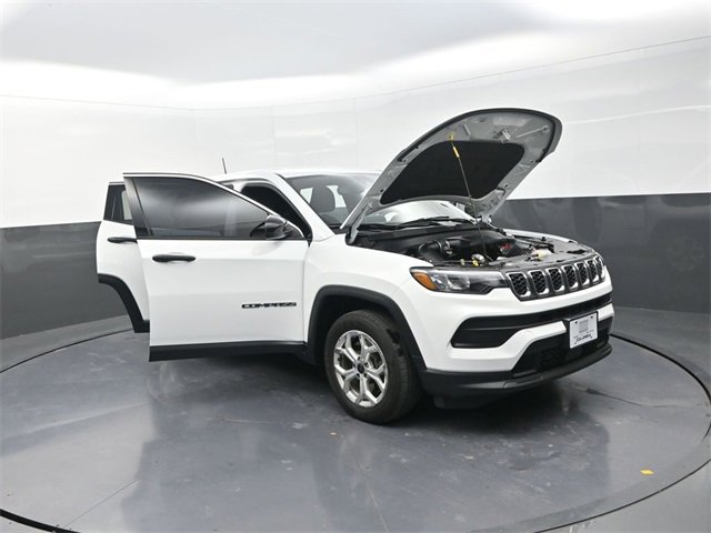 Used 2025 Jeep Compass Sport image 25