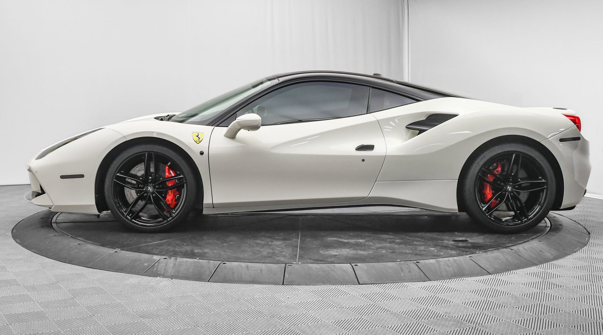 Used 2016 Ferrari 488 GTB image 5