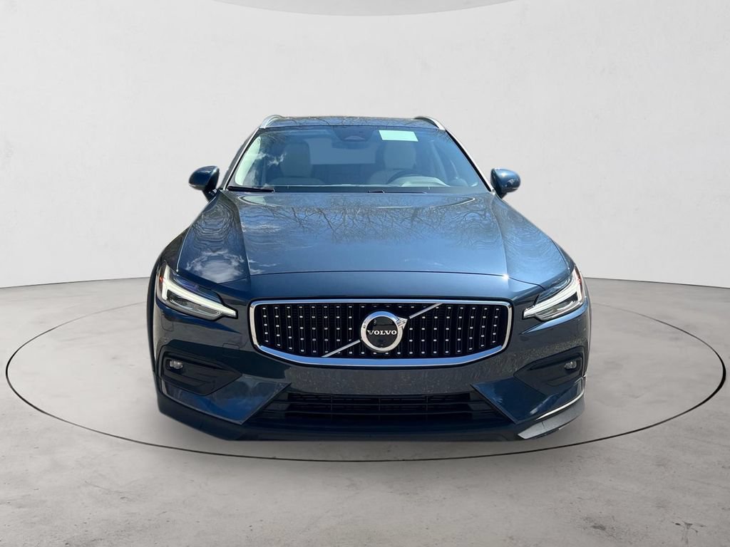 New 2026 Volvo V60 B5 Cross Country Plus w/ Protection Package Premier AWD/4WD image 8